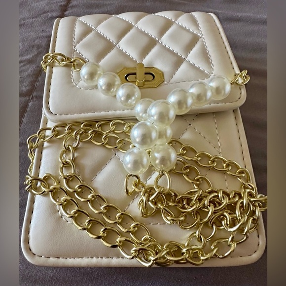 🤍✨ Cream Quilted Crossbody • Pearl Handle & Gold Chain • New Mini Chic Purse ✨ - Picture 3 of 7